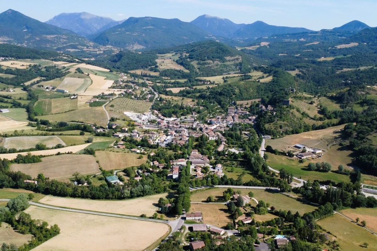 Vista di Bourdeaux e dei suoi dintorni